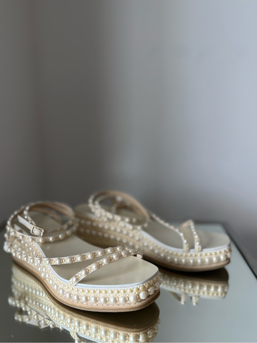 Jimmy Choo Drive Pearl-embellished Leather Espadrille Wedge Sandals 
$1,525 39.5 - Picture 7 of 15